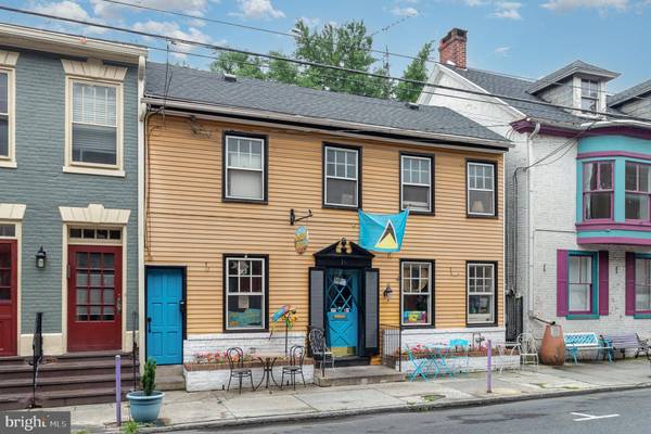 10 W POMFRET ST, Carlisle, PA 17013