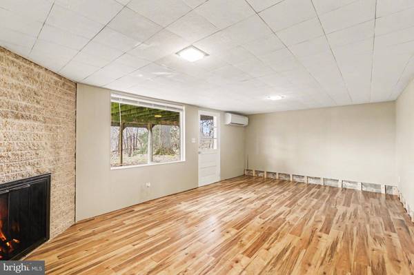 6085 CHERRY HILL RD, Harrisburg, PA 17111