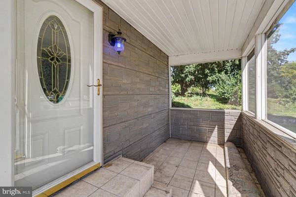 28 FAIRVIEW ST, Carlisle, PA 17015