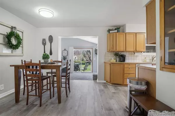 1200 State Road, Fenton, MI 48430