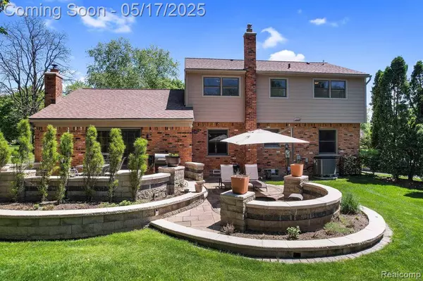 29065 Oak Point Drive, Farmington Hills, MI 48331