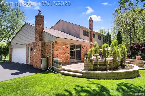 29065 Oak Point Drive, Farmington Hills, MI 48331