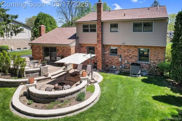 29065 Oak Point Drive, Farmington Hills, MI 48331
