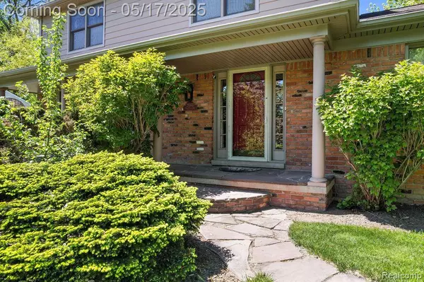 29065 Oak Point Drive, Farmington Hills, MI 48331