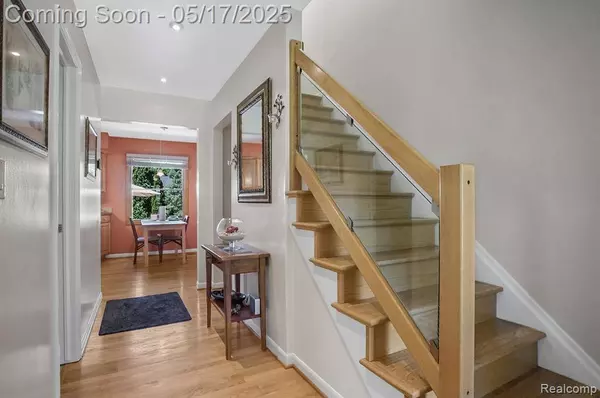 29065 Oak Point Drive, Farmington Hills, MI 48331