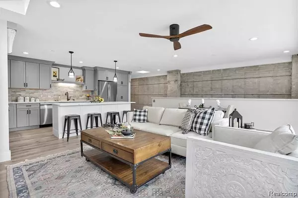 344 N Main Street 400, Milford Vlg, MI 48381