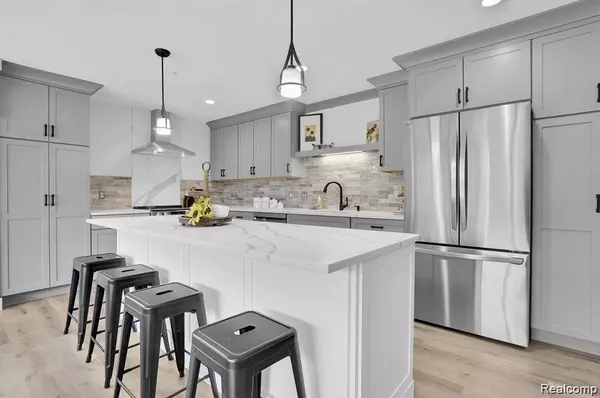 344 N Main Street 400, Milford Vlg, MI 48381