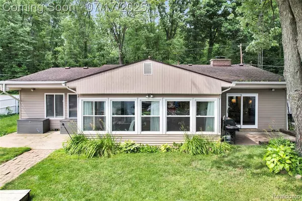 1890 Darwin Road, Putnam Twp, MI 48169