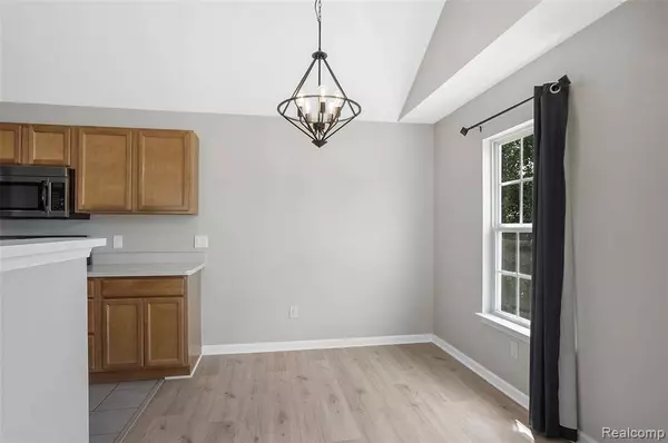 606 Olde English Circle, Howell, MI 48855