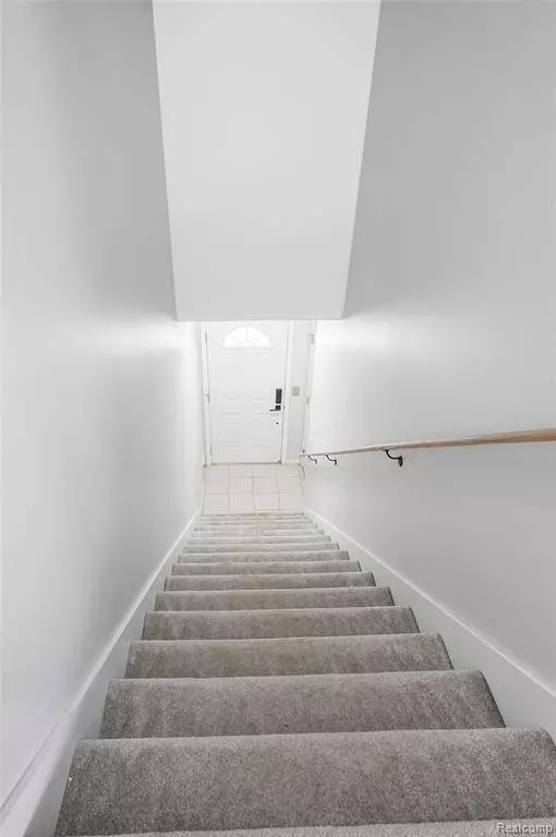 606 Olde English Circle, Howell, MI 48855