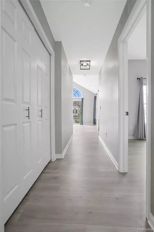 606 Olde English Circle, Howell, MI 48855