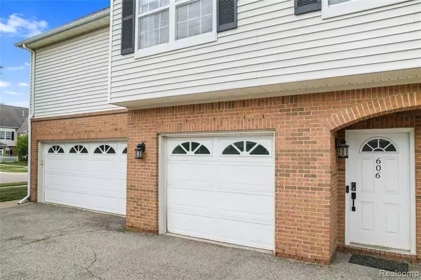 606 Olde English Circle, Howell, MI 48855