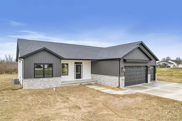 11294 Princewood Circle, Fenton, MI 48430