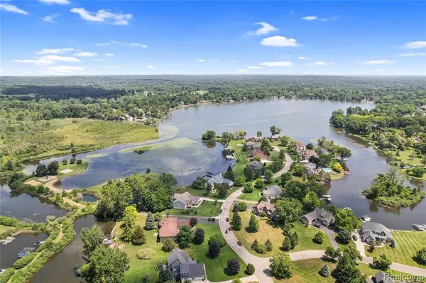 2985 Dana Pointe Drive, Hamburg Twp, MI 48169