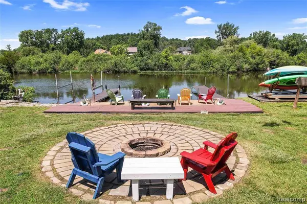 2985 Dana Pointe Drive, Hamburg Twp, MI 48169