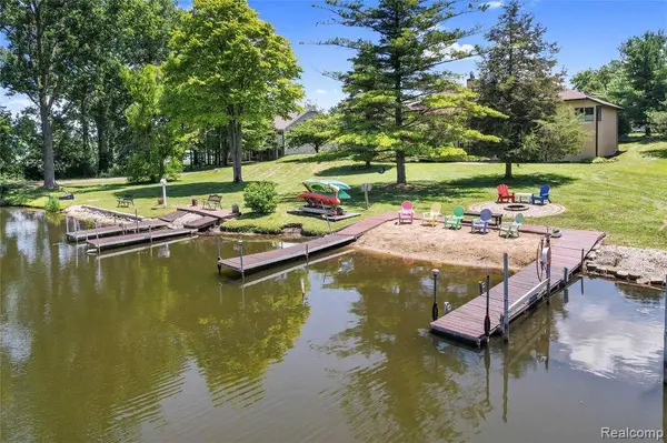 2985 Dana Pointe Drive, Hamburg Twp, MI 48169