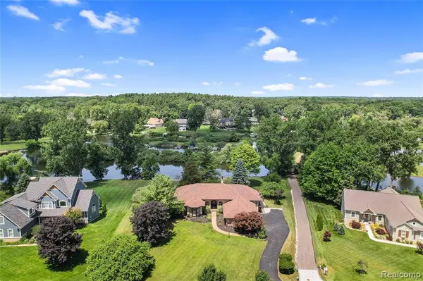 2985 Dana Pointe Drive, Hamburg Twp, MI 48169