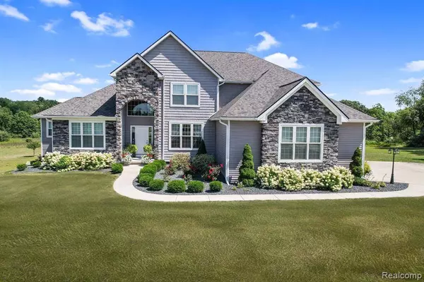 5348 Stone Garden Drive, Howell, MI 48843