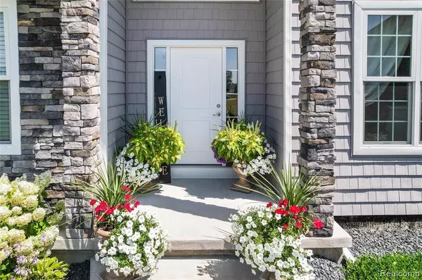 5348 Stone Garden Drive, Howell, MI 48843