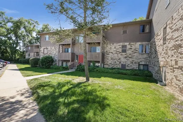 8737 Green Willow Street, Brighton, MI 48116