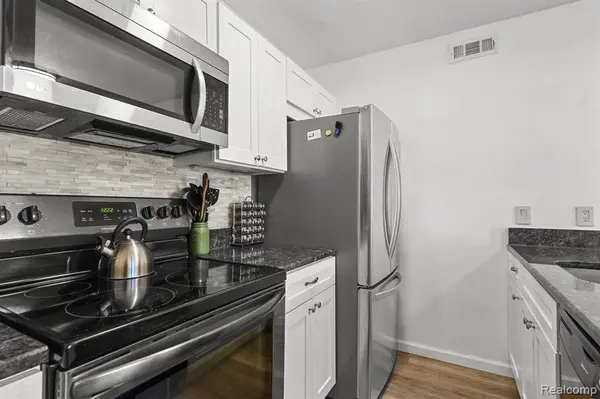 8737 Green Willow Street, Brighton, MI 48116