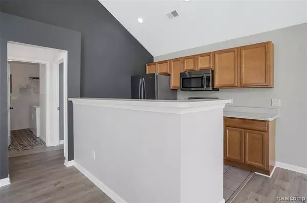 606 Olde English Circle, Howell, MI 48855