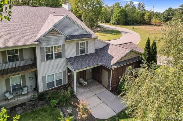 939 Eagle Drive, Fenton, MI 48430