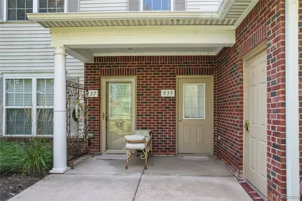 939 Eagle Drive, Fenton, MI 48430