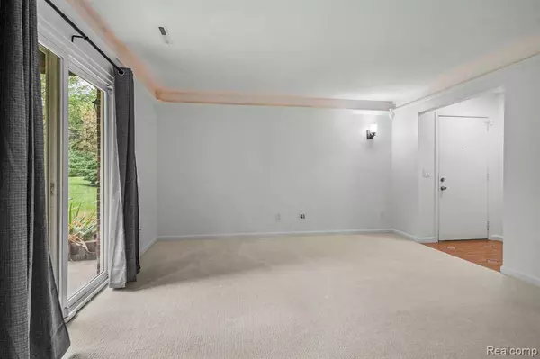 515 W Highland Road 1, Howell, MI 48843