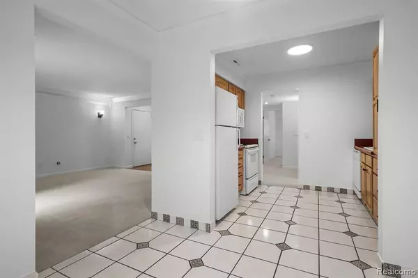 515 W Highland Road 1, Howell, MI 48843