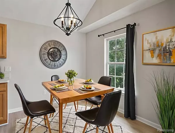 606 Olde English Circle, Howell, MI 48855