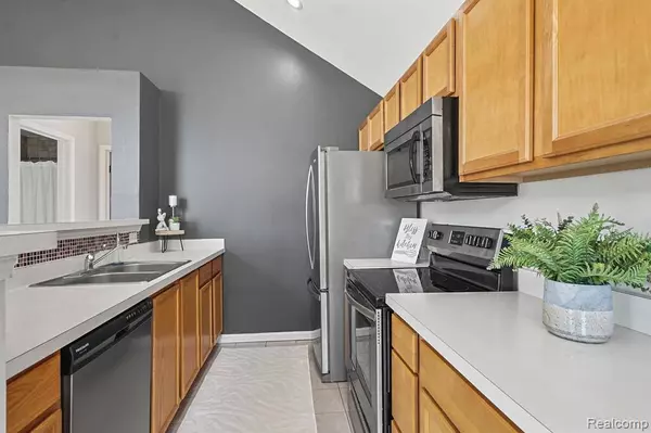 606 Olde English Circle, Howell, MI 48855