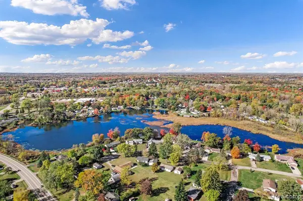 4318 Moonlight Drive, Holly Twp, MI 48442