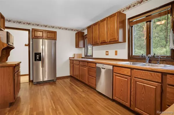 1431 E Commerce Road, Commerce Twp, MI 48382