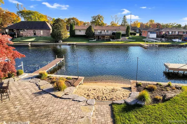 2483 Malibu Court, Fenton, MI 48430