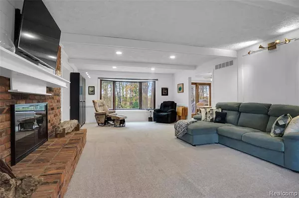 5180 Glenway Drive, Brighton, MI 48116