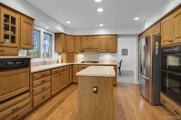 5180 Glenway Drive, Brighton, MI 48116