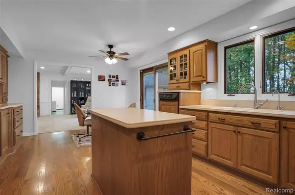 5180 Glenway Drive, Brighton, MI 48116