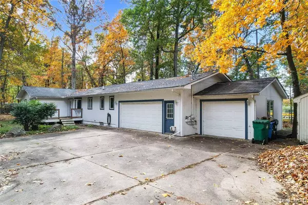 1431 E Commerce Road, Commerce Twp, MI 48382