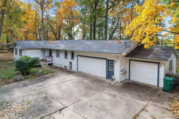 1431 E Commerce Road, Commerce Twp, MI 48382