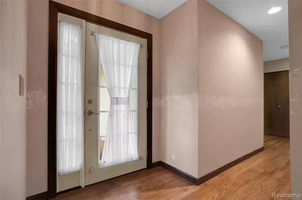 1431 E Commerce Road, Commerce Twp, MI 48382