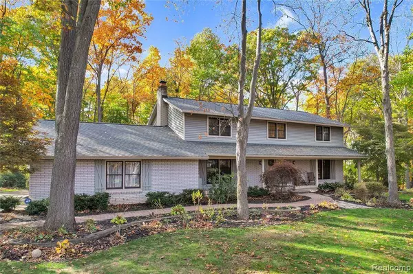 5180 Glenway Drive, Brighton, MI 48116