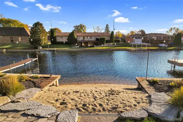 2483 Malibu Court, Fenton, MI 48430