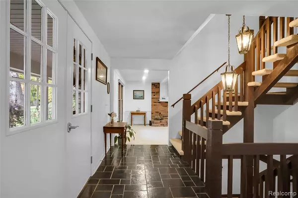 5180 Glenway Drive, Brighton, MI 48116