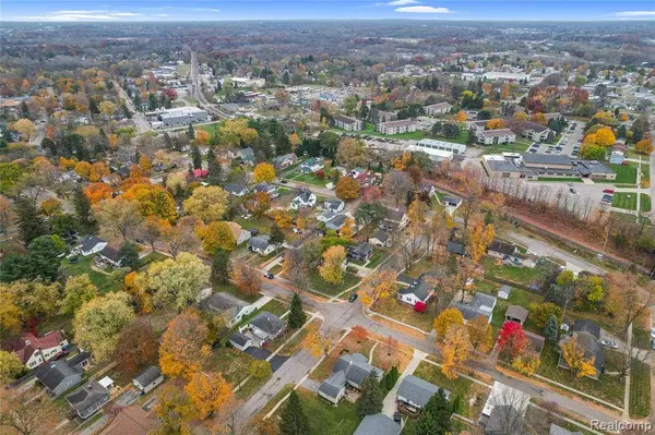 704 W Brooks Street, Howell, MI 48843