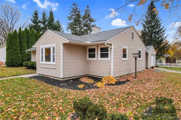 704 W Brooks Street, Howell, MI 48843