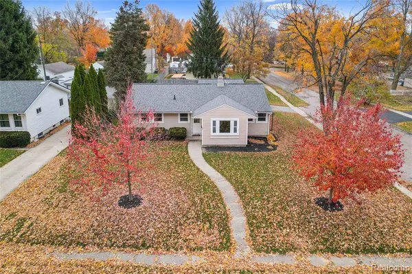 704 W Brooks Street, Howell, MI 48843