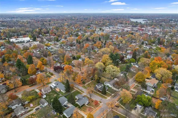 704 W Brooks Street, Howell, MI 48843