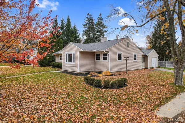 704 W Brooks Street, Howell, MI 48843