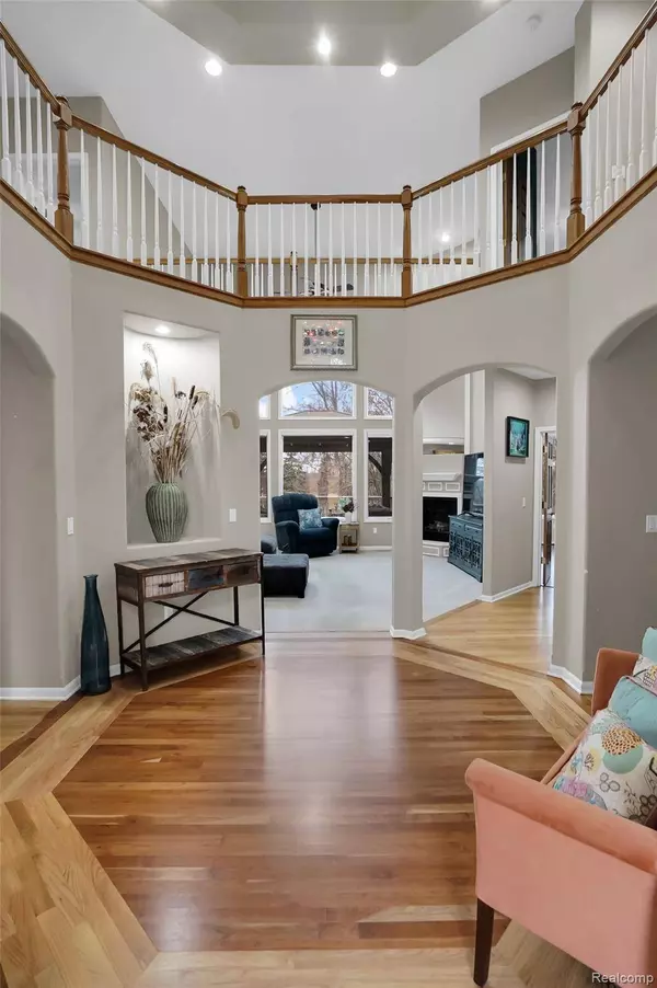 10088 Rosemarie RUN, Brighton, MI 48114